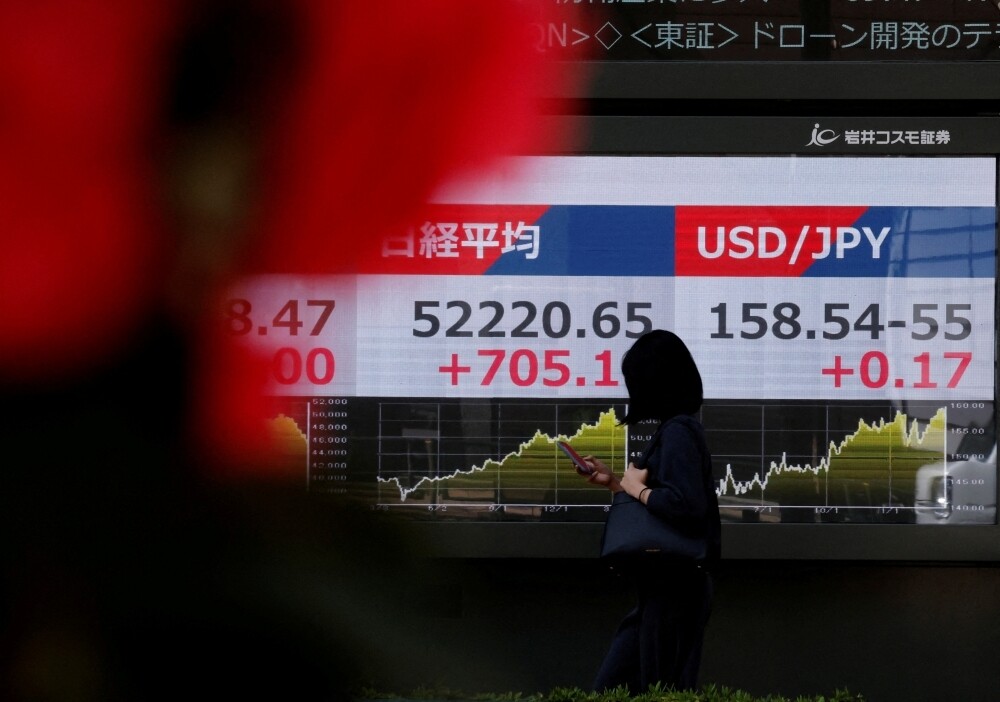 Asian Markets Fall Amid Middle East Uncertainty