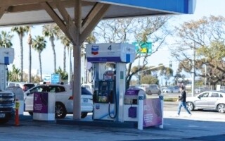 Sharp Fuel Price Rise in US Creates Political Risks for Trump