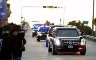 美国总统特朗普因可疑物体改变机场路线