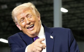 Trump's Personal Phone Number Becomes a Commodity on the Black Market