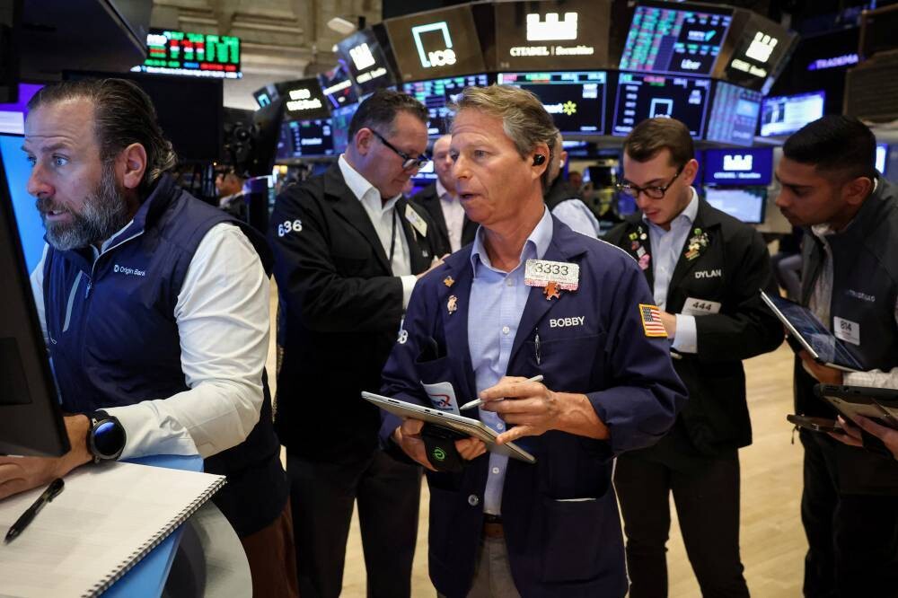 U.S. Stocks Fall Amid Tech Sector Sell-Off