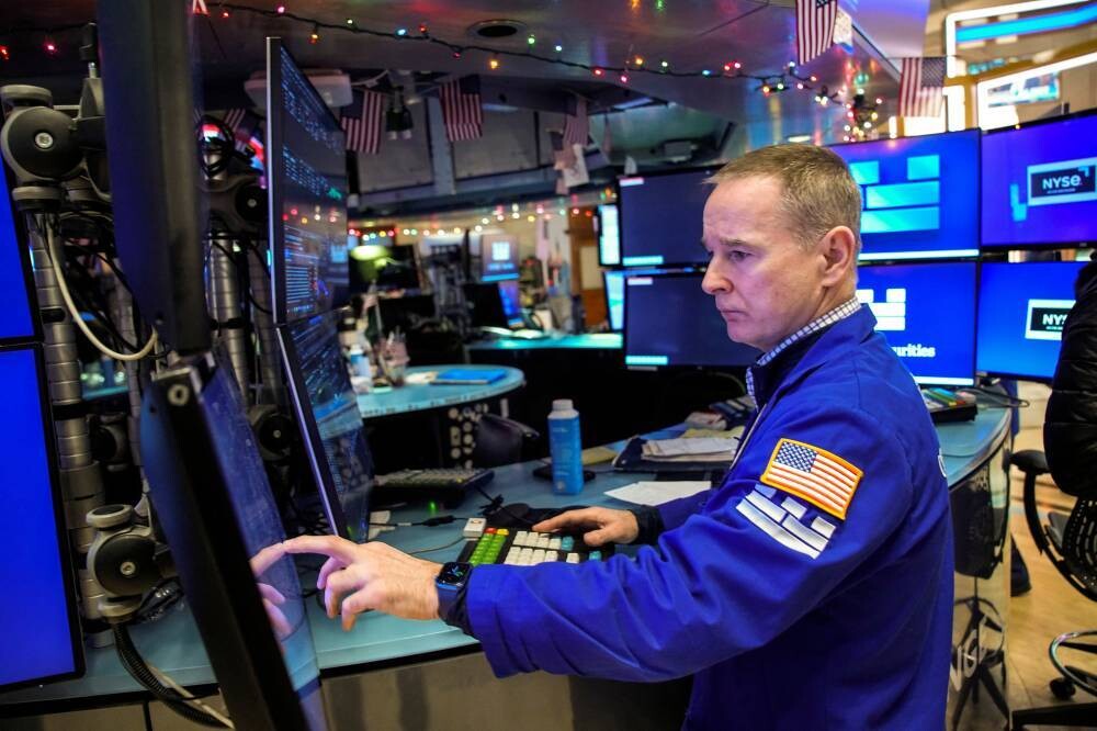 U.S. Stocks Fluctuate Amid Jobs Data