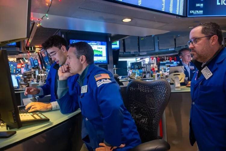 Wall Street sube en medio de la 'operación Venezuela'