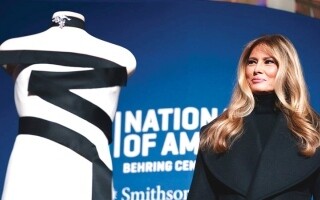 Melania Trump dona al Museo Smithsonian el vestido de su inauguración