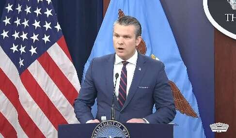 美国寻求与伊朗达成协议，威胁加强军事行动