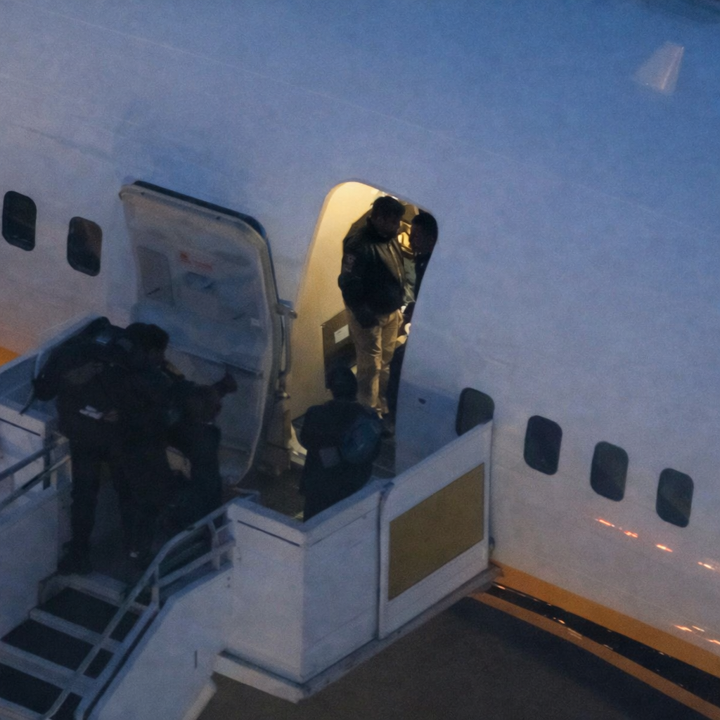 载有马杜罗的飞机降落在纽约