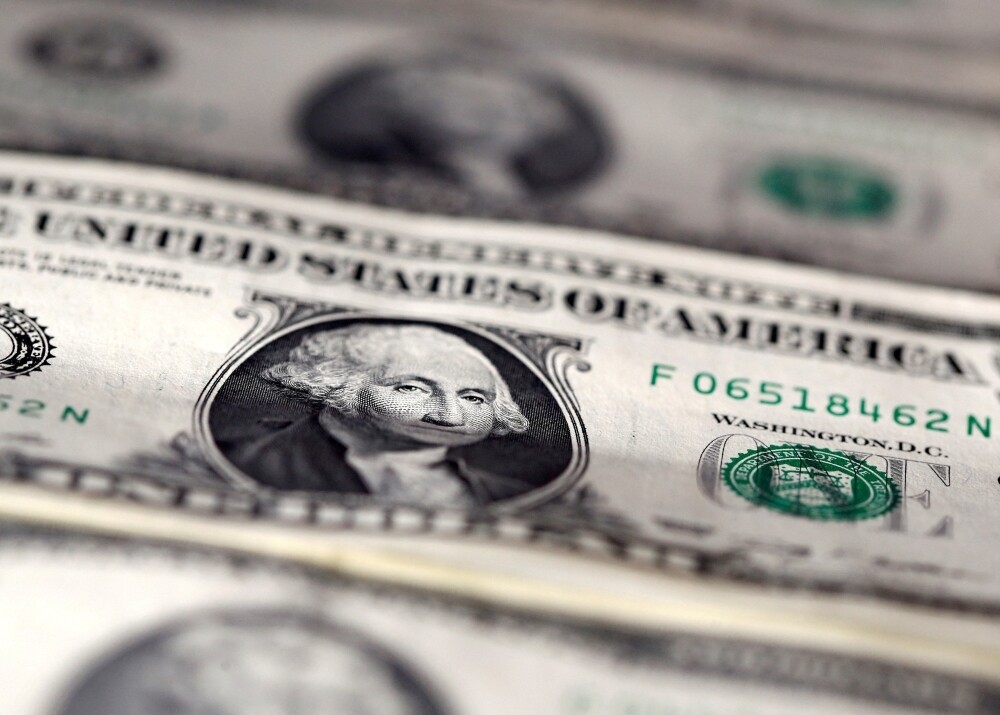 Dollar Shows Best Weekly Performance in a Month