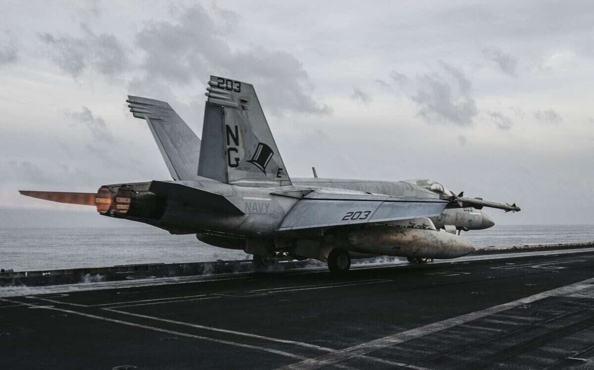 第二架美国飞机在波斯湾坠毁