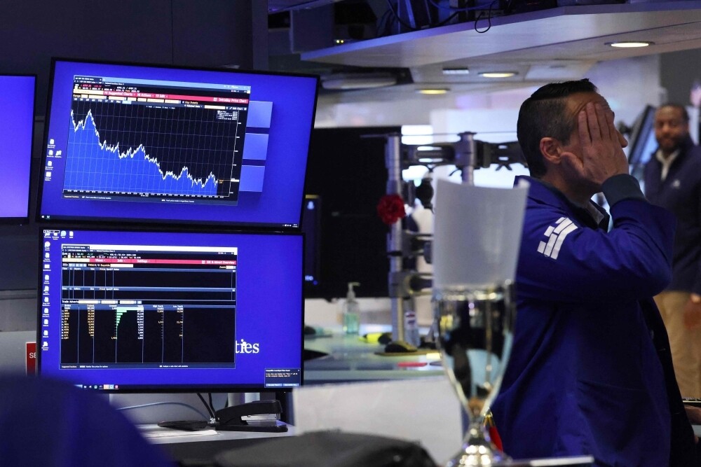 Wall Street Ends Lower Amid Tech Stock Decline