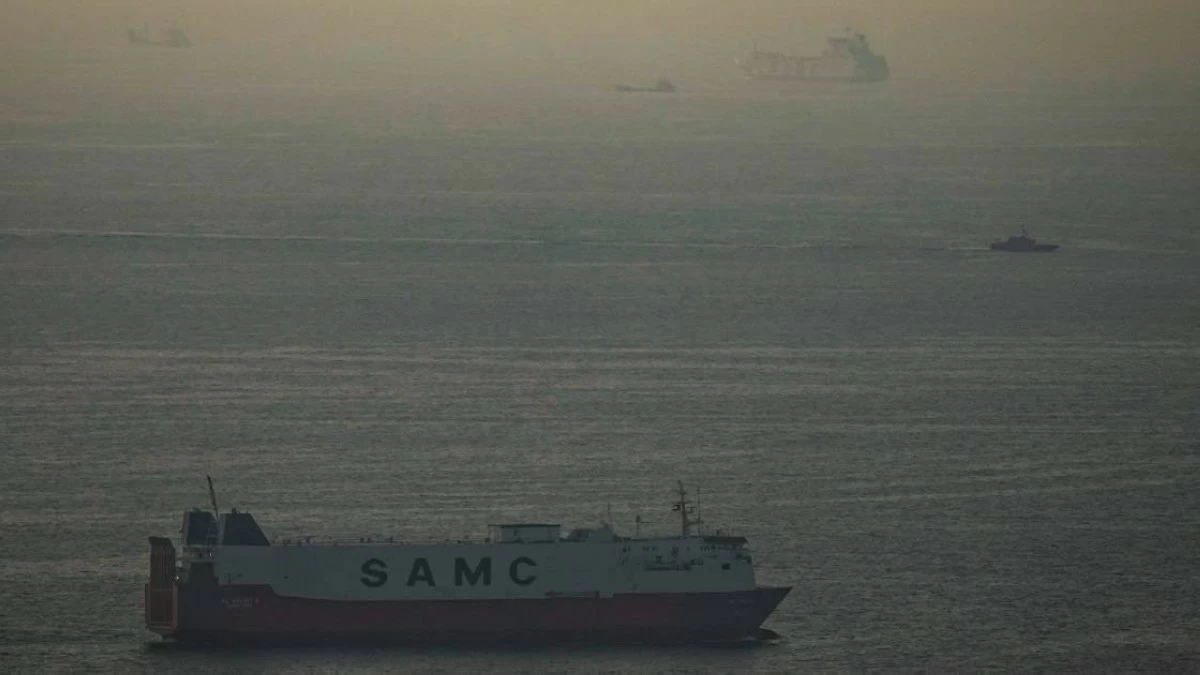 Cease-fire Talks in Pakistan and US Actions in Strait of Hormuz