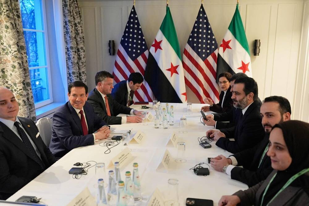 EE. UU. ataca al ISIS en Siria y discute caminos con funcionarios sirios