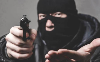 美国警方逮捕了用赃钱付小费的小偷