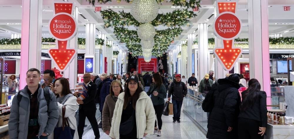 Americans to Set Spending Record This Holiday Season