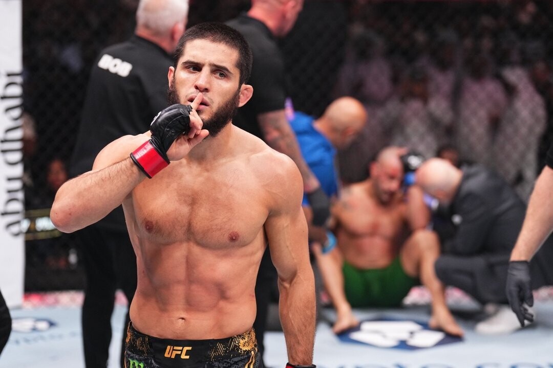 Ислам Махачев отправляет Дастина Порье в UFC 302 бое за титул чемпиона в легком весе