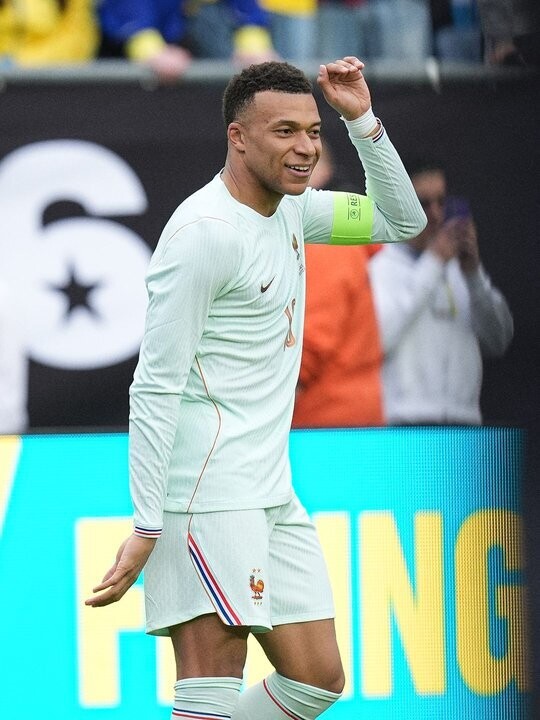 法国友谊赛战胜巴西