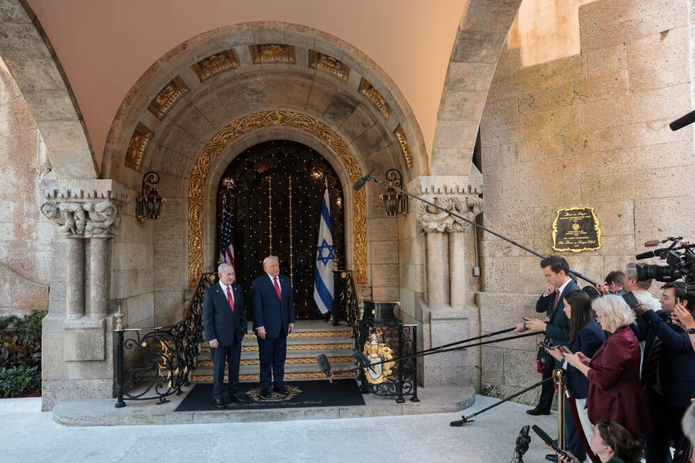 特朗普宣布袭击委内瑞拉港口