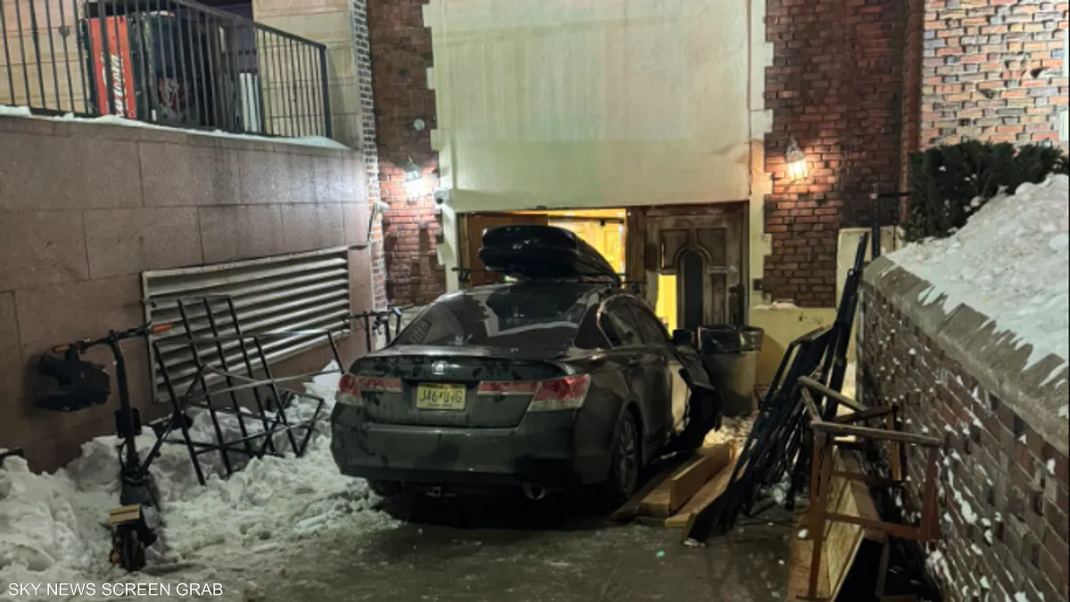 Man Attempts to Storm Brooklyn Synagogue