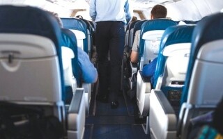 Ex azafato estafa a tres aerolíneas para obtener cientos de boletos gratuitos