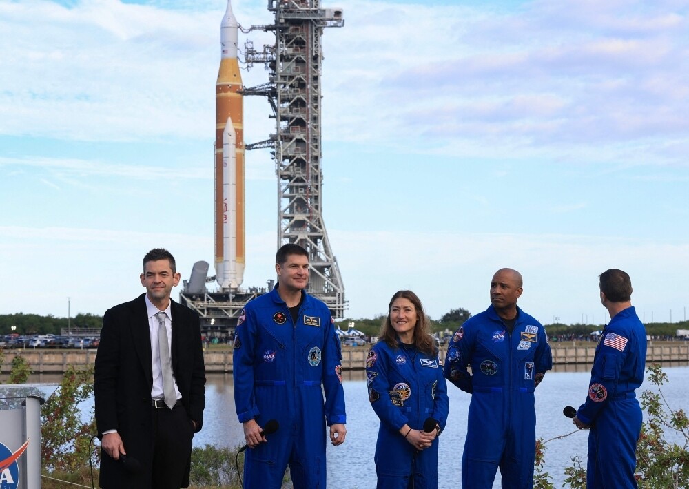 NASA将SLS火箭运至发射台，准备“阿尔忒弥斯2号”任务