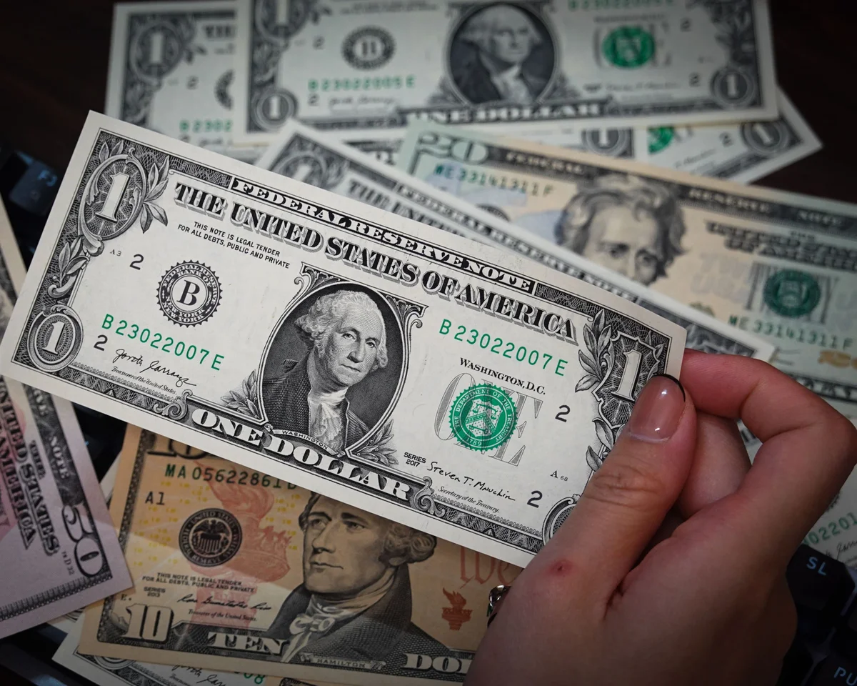 Analysts Warn of Risks for US Dollar