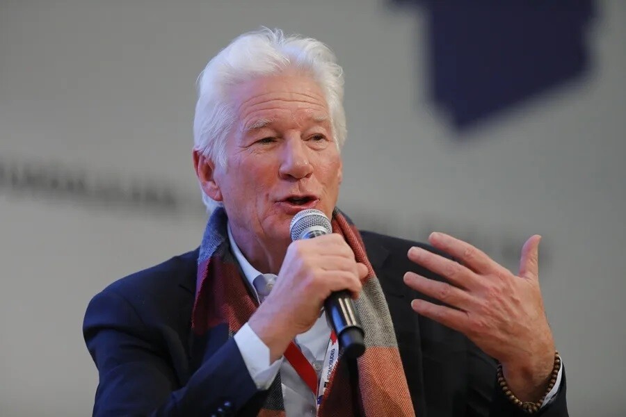 Richard Gere Criticizes Donald Trump at Guadalajara Book Fair