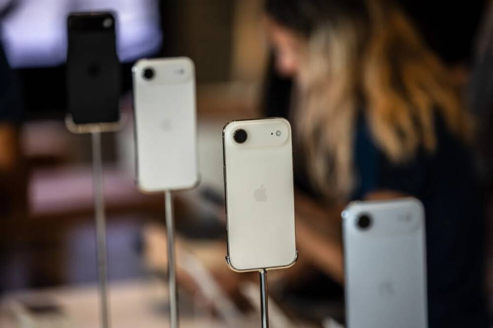 Designer Abidur Choudhury Unveils iPhone Air