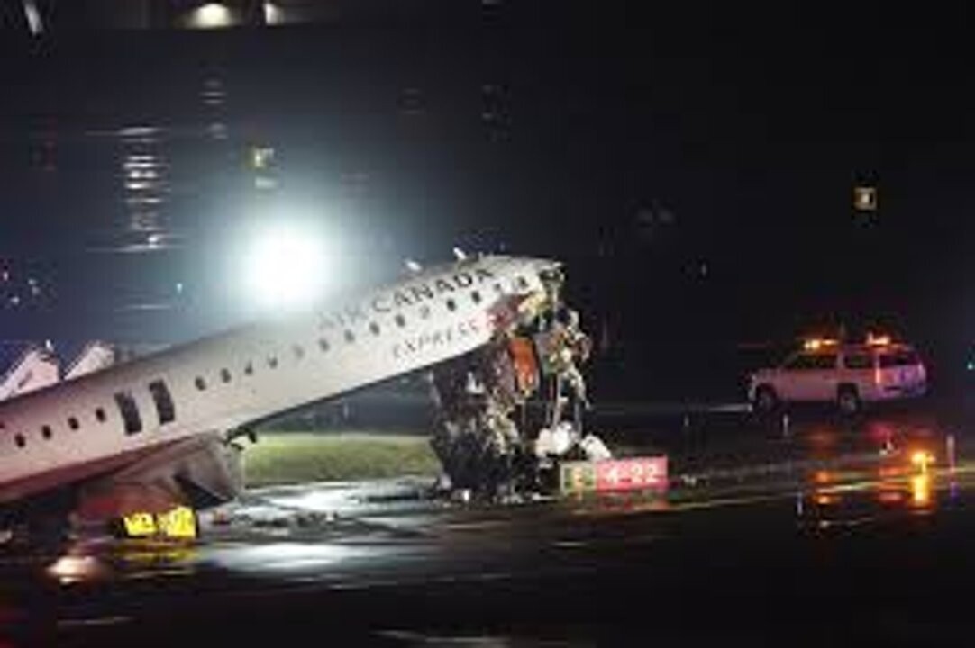 Audio of Plane and Truck Collision at LaGuardia Airport