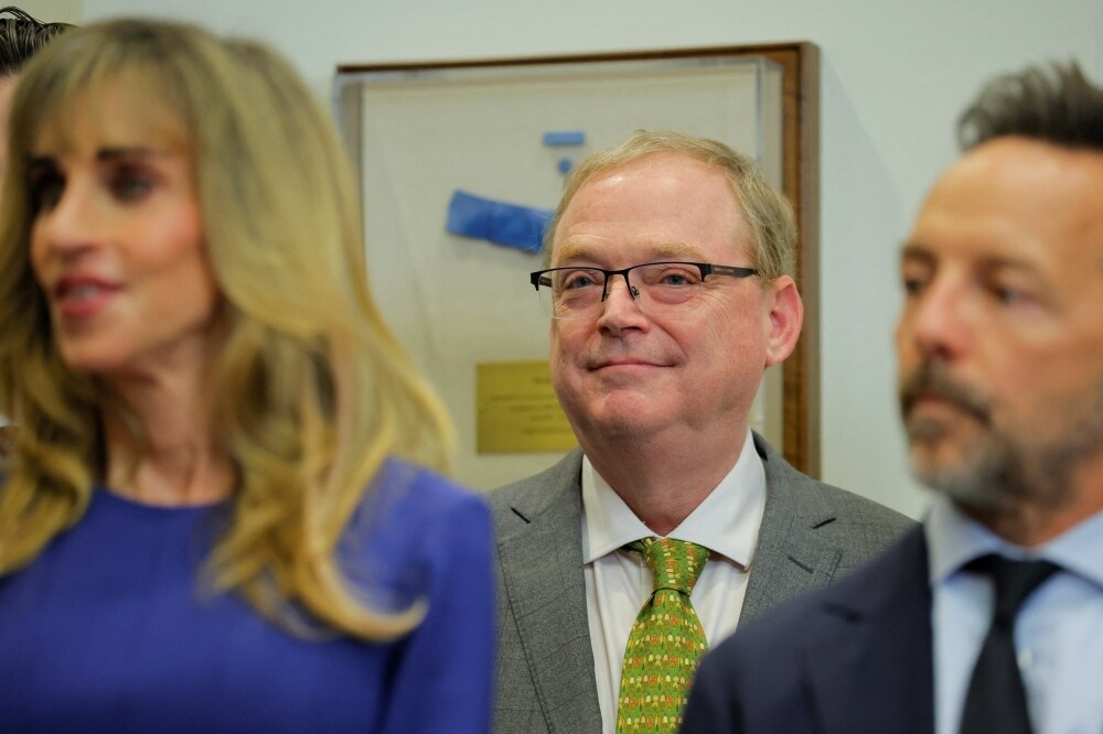 Trump hints at possible Fed chair replacement