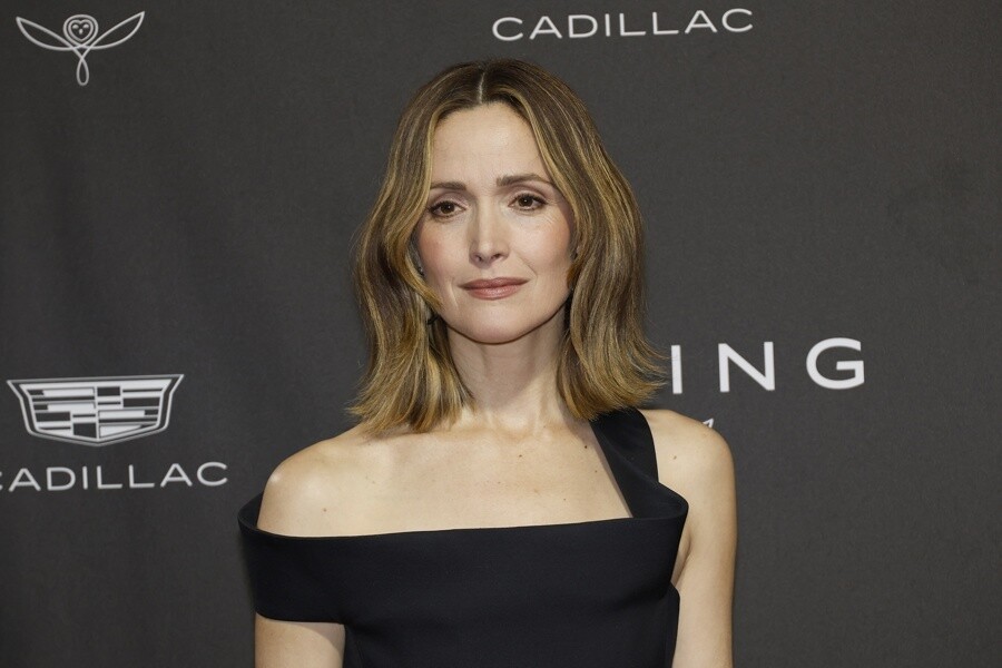 罗斯·伯恩赢得金球奖