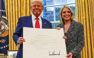 特朗普解雇美国司法部长帕姆·邦迪