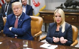 Trump critica a la fiscal general Bondi por su lentitud