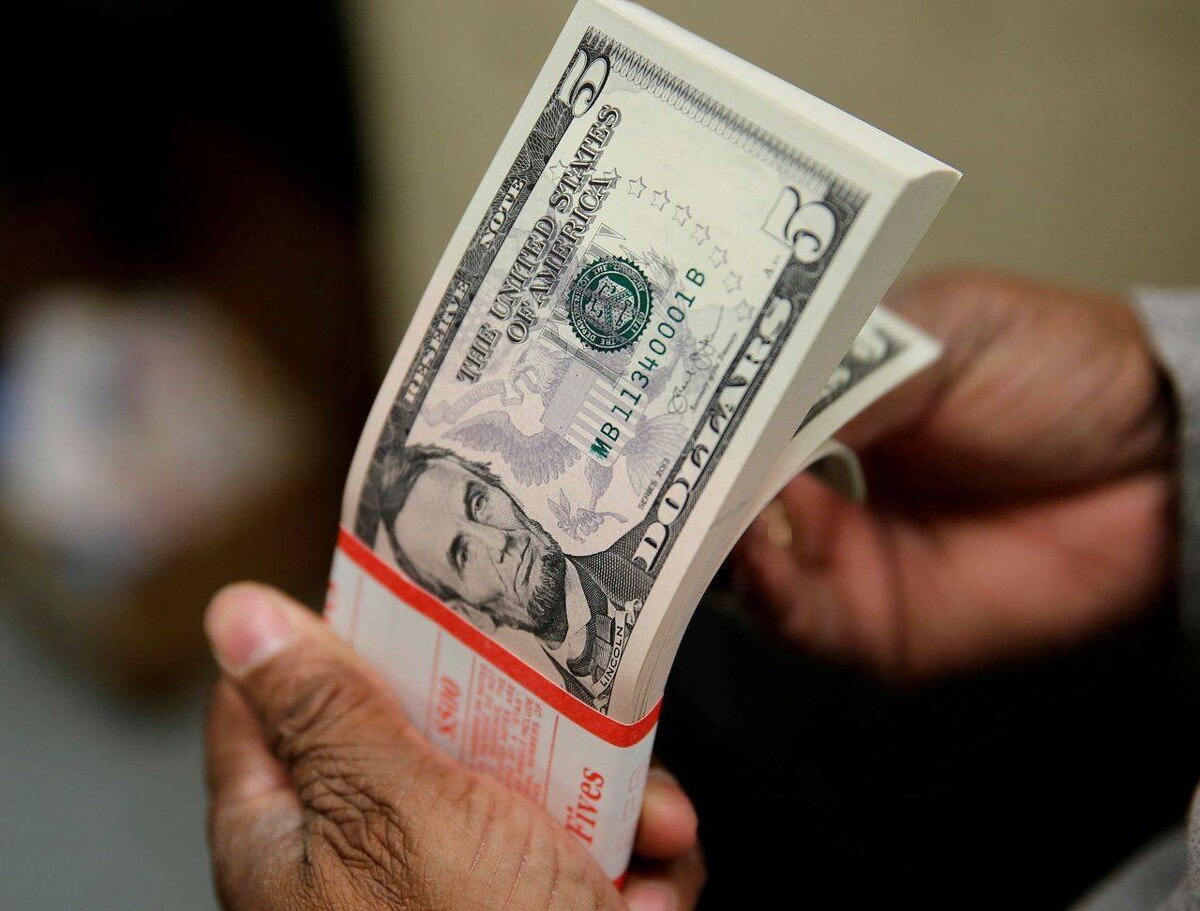 Dollar Rise Threatens Asian Currencies Amid Iran Conflict