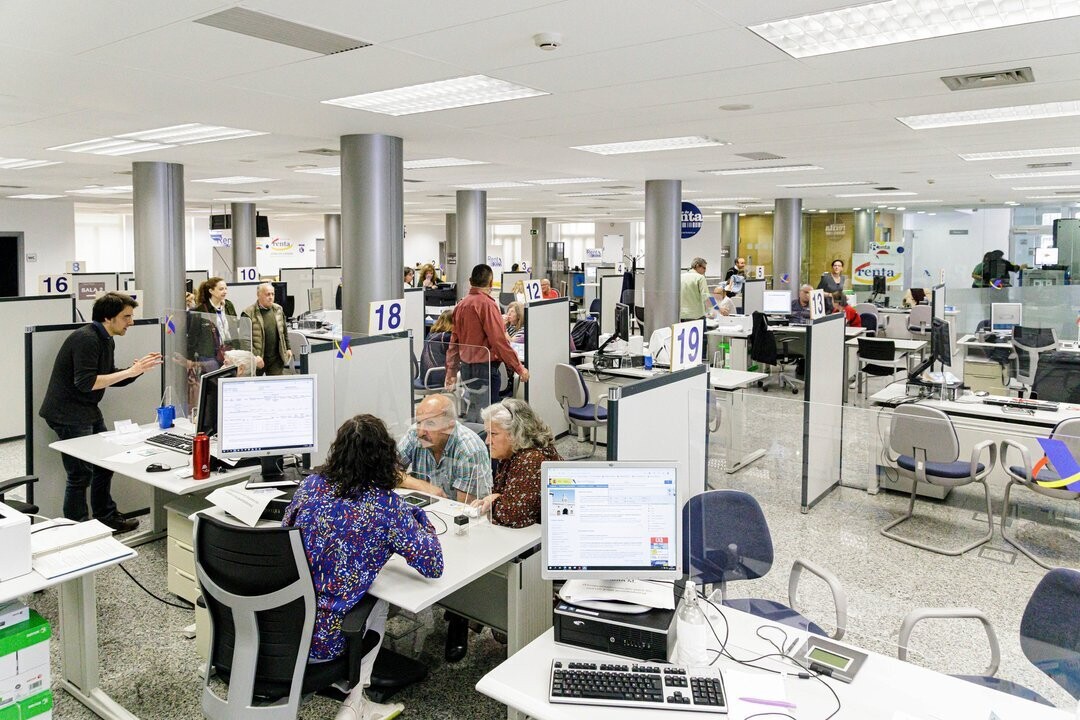 Tech Sector Pushes for Full Return to Office, Latin America Prefers Hybrid