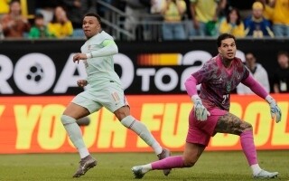 法国在友谊赛中战胜巴西