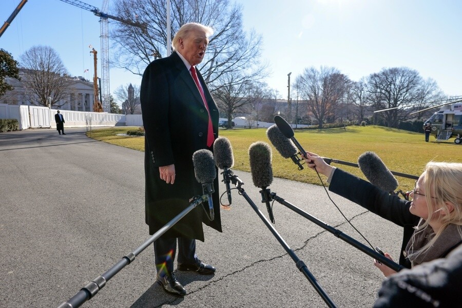 特朗普表示将向伊朗反对派提供经济援助