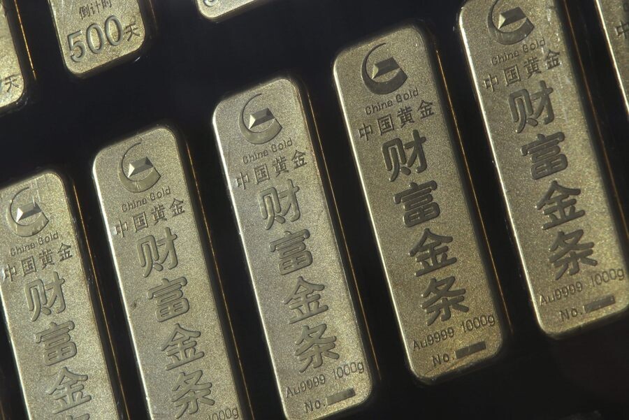 Золото и серебро резко подешевели