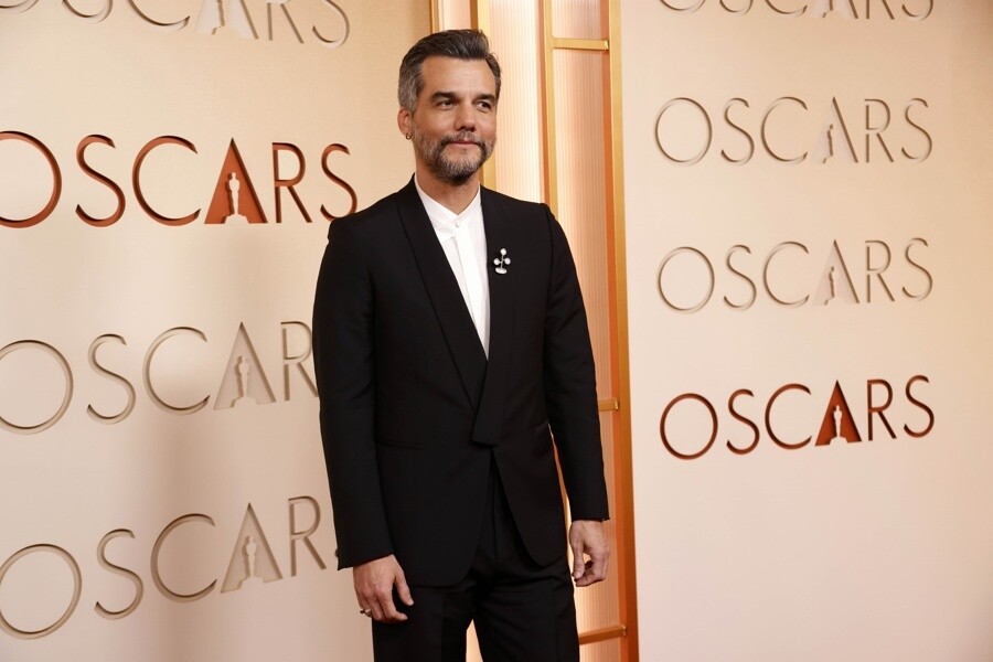 巴西演员瓦格纳·穆拉将与克里斯汀·斯图尔特主演吸血鬼惊悚片