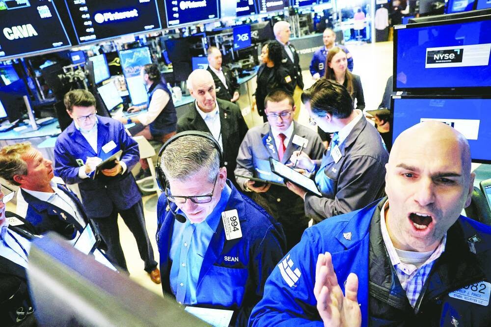 Wall Street Volatility Amid Economic and Political Events