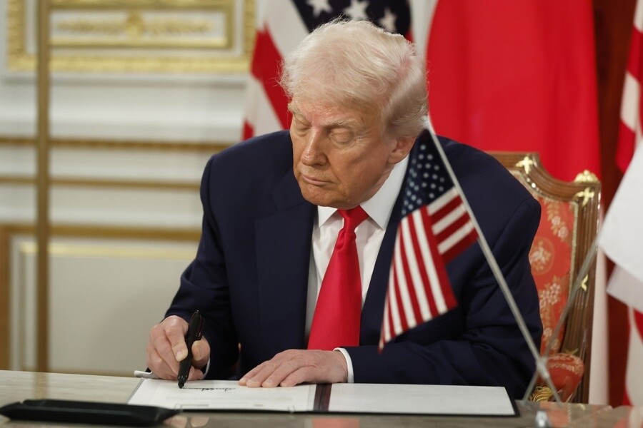 Trump signs rare earth agreements in Asia before meeting with Xi