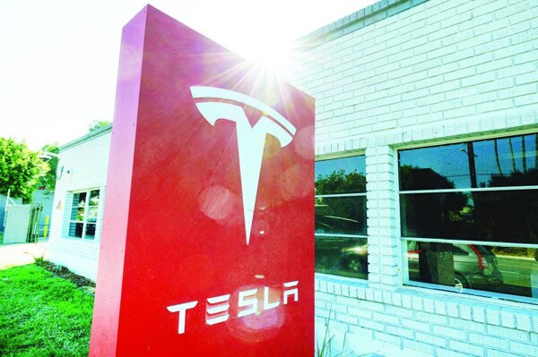 Musk Anuncia Conducción Autónoma Completa para Tesla