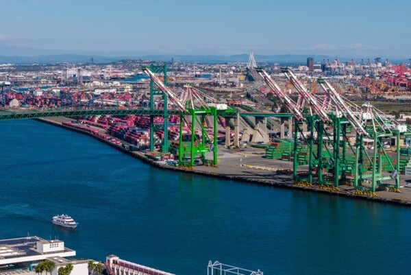 Китай призывает США отменить пошлины Трампа