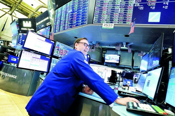 U.S. Stock Indices Reach Record Highs