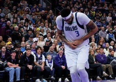 Anthony Davis Injury Puts Mavericks' Season in Jeopardy