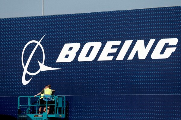 Boeing to Focus on 777X Certification at Dubai Airshow
