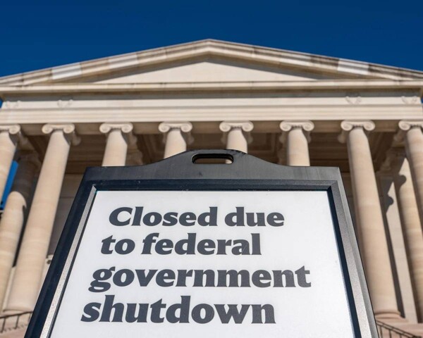 Сенат США принял закон о возобновлении работы правительства