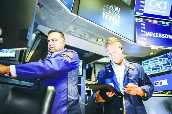 US Stocks Rise Supported by Bitcoin Gains