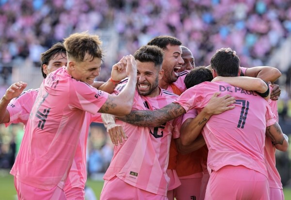 Alba and Busquets Retire with MLS Cup Title