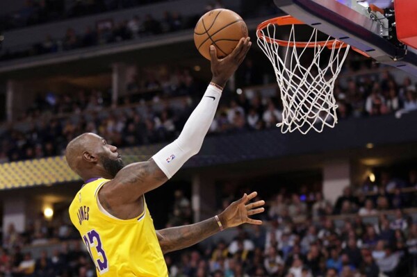 LeBron James Breaks NBA Record, but Lakers Lose to Nuggets