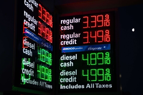 油价下跌，股市在美国与伊朗停火协议后上涨