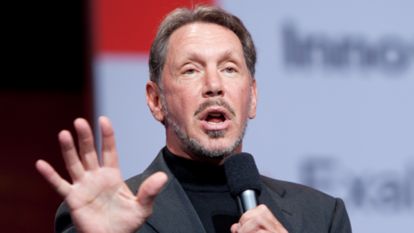 Oracle Shares Rise 4%